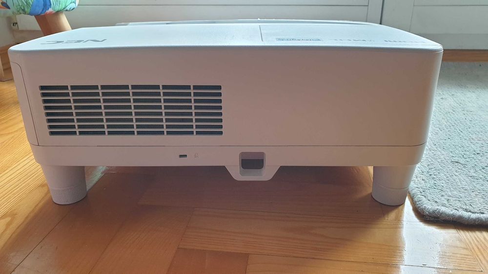 Projektor LCD NEC UM301W biały krótkoogniskowy idealny stan