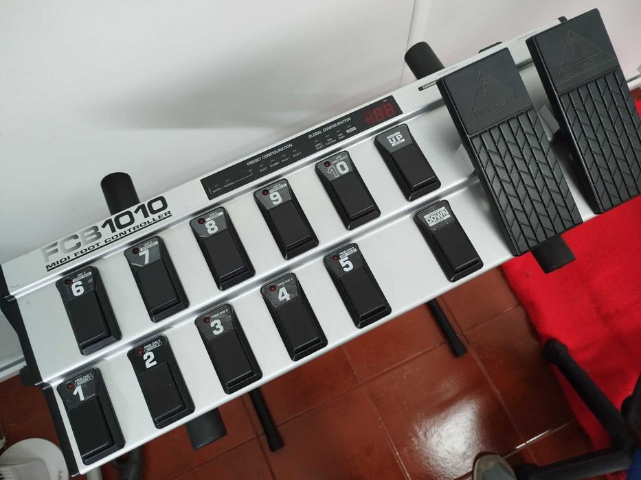 Pedaleira MIDI "BEHRINGER FCB1010" MIDI Foot Controller