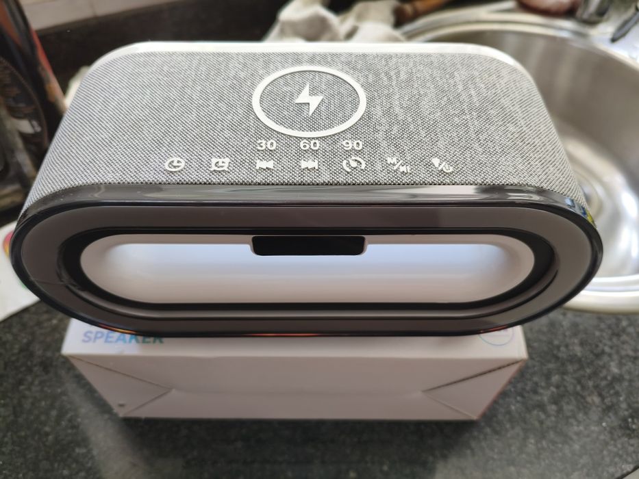 Rádio e carregamento de telemóvel