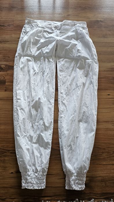 Materiałowe letnie białe spodnie r.Xl.