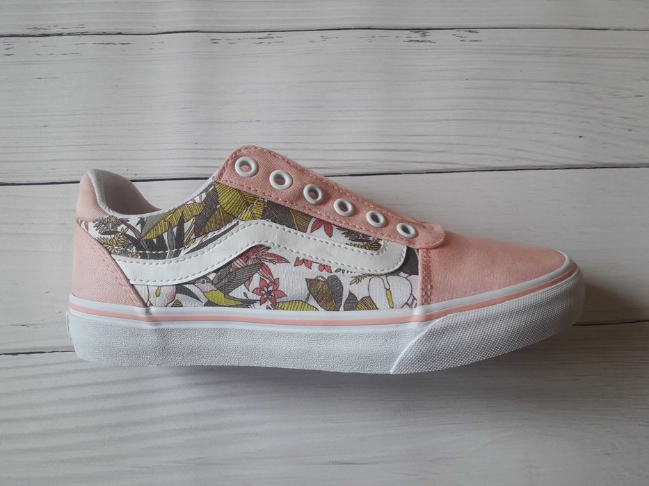 Стильные женские кеды vans