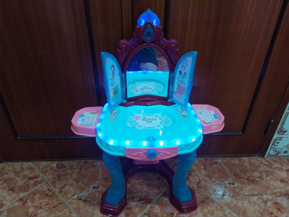 Penteadeira ou toucadorMesa brinquedo criança quarto casa apartamento