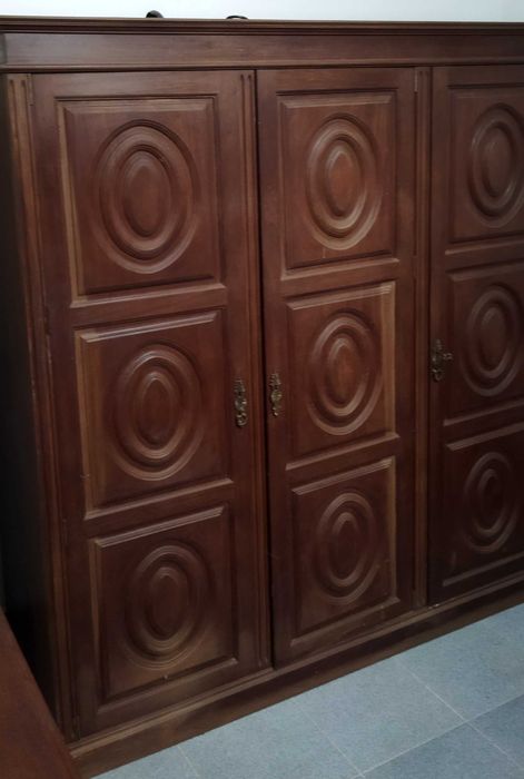 Mobilias de quarto, 2 mesinhas de cabeceira, comoda e roupeiro