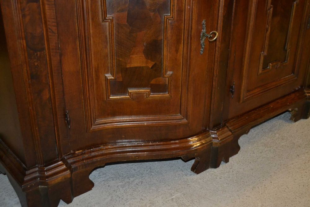 komoda włoska .orzech .238 cm.