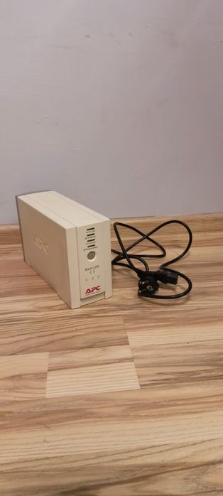 Zasilacz UPS APC C S 500
Jest używany co widać po niewielkich rysach b