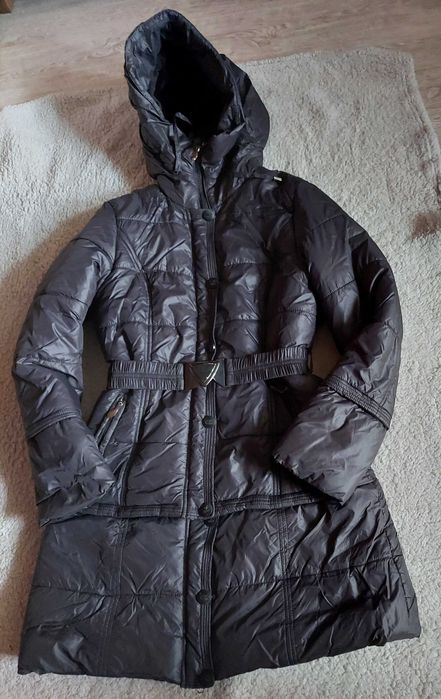 Zimowa kurtka z kapturem z odpinanym dołem