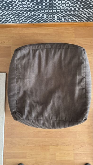 Puf de bombazine castanha