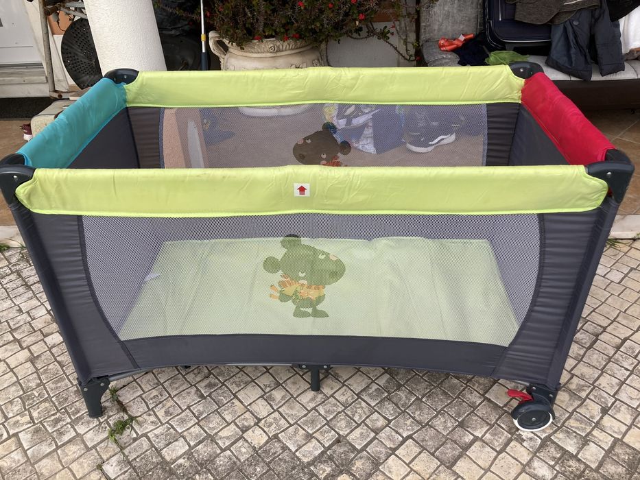 Cama de viagem para bebes em bom estado