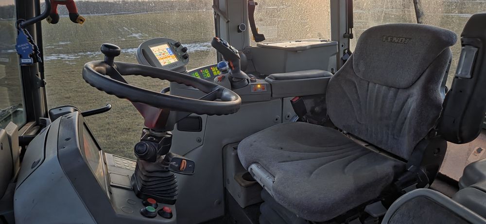 Ciągnik rolniczy Fendt 716 vario tms com3