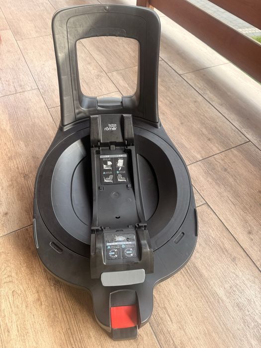 Fotelik samochodowy z bazą Isofix Britax Romer Baby Safe 5z2