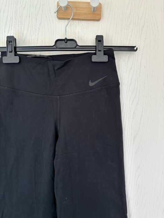 Czarne spodnie sportowe nike