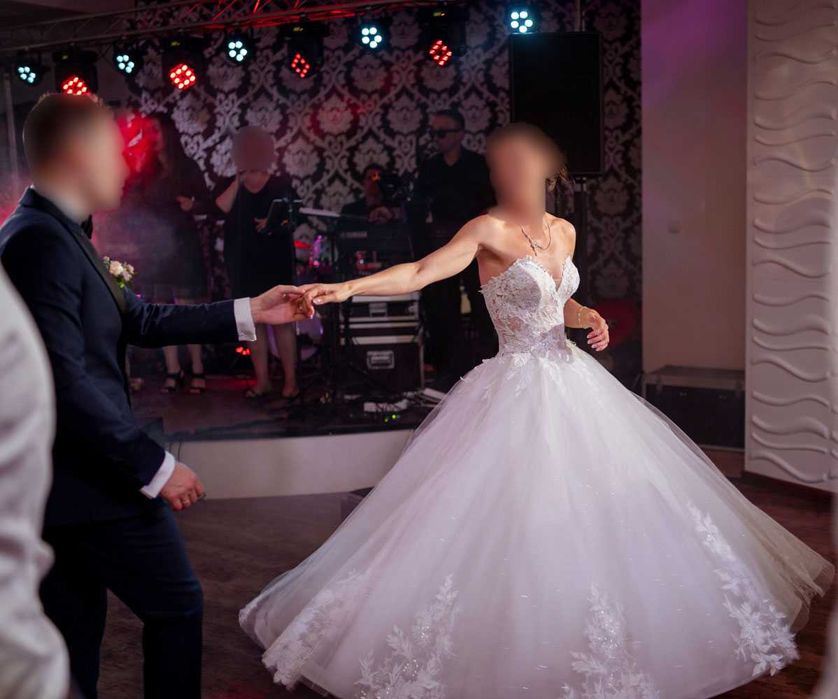 suknia  ślubna typu księżniczka