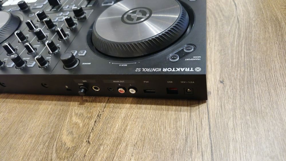 良品 TRAKTOR KONTROL S2 MK3 DJコントローラー Native Instruments Traktor Kontrol S2 Mk3 - Sklep Muzyczny