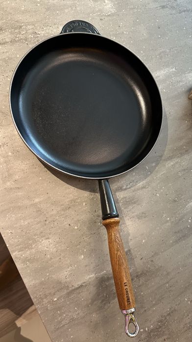 Le creuset чугунна сковорідка