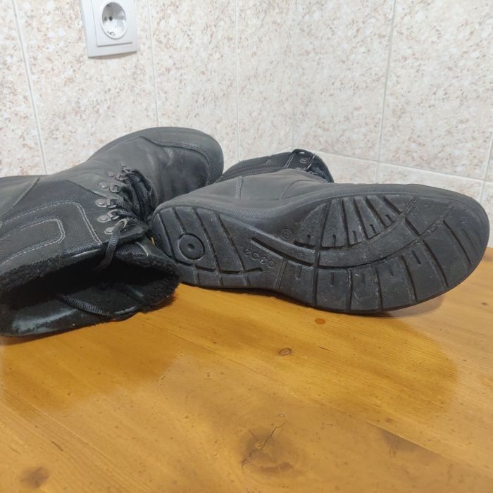 Продам зимние ботинки Ecco