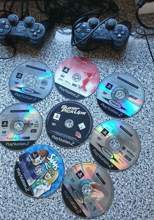 Conjunto de 8 jogos e 2 comandos duallshock da Sony Ler descrição