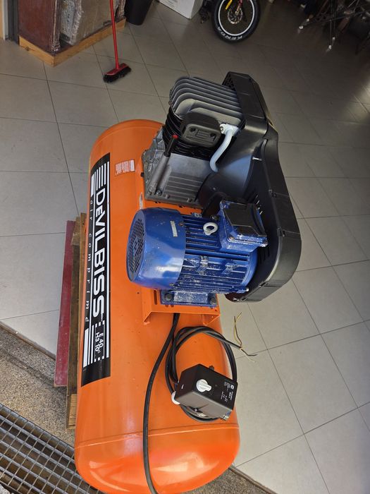 Compressor  DeVilbiss 300L