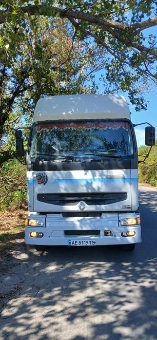 Продам грузовик рено в комплекте с полуприцепом,в отличном состоянии.