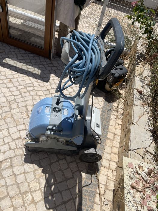 Robot aspirador de piscina