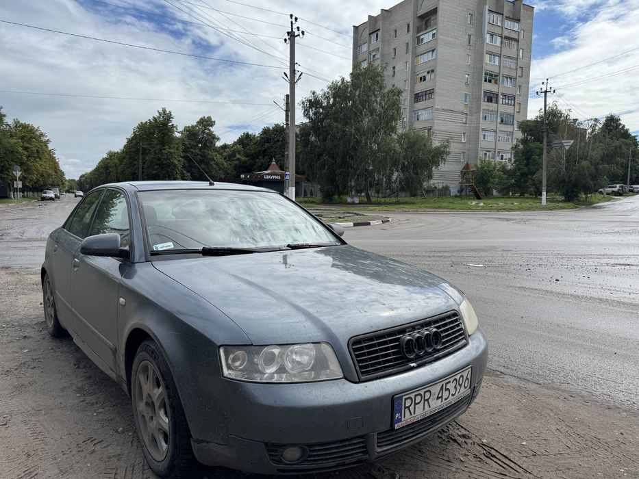 AUDI A4B6 2003.седан