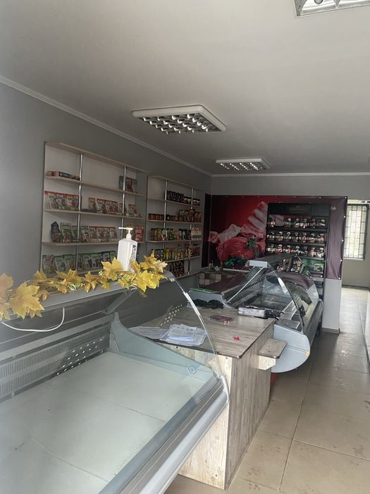 Здам половину приміщення