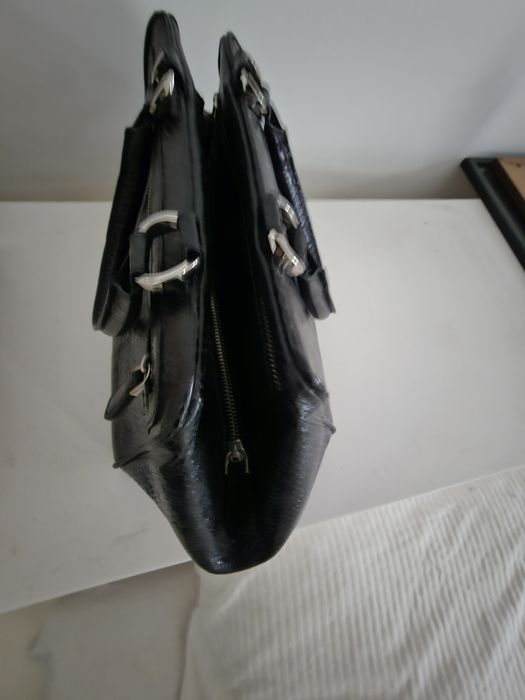 Malas ( carteiras de Senhora em pele genuina