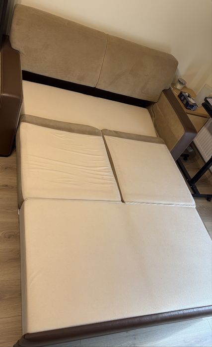 Sofa z funkcją spania i pojemnikiem na pościel