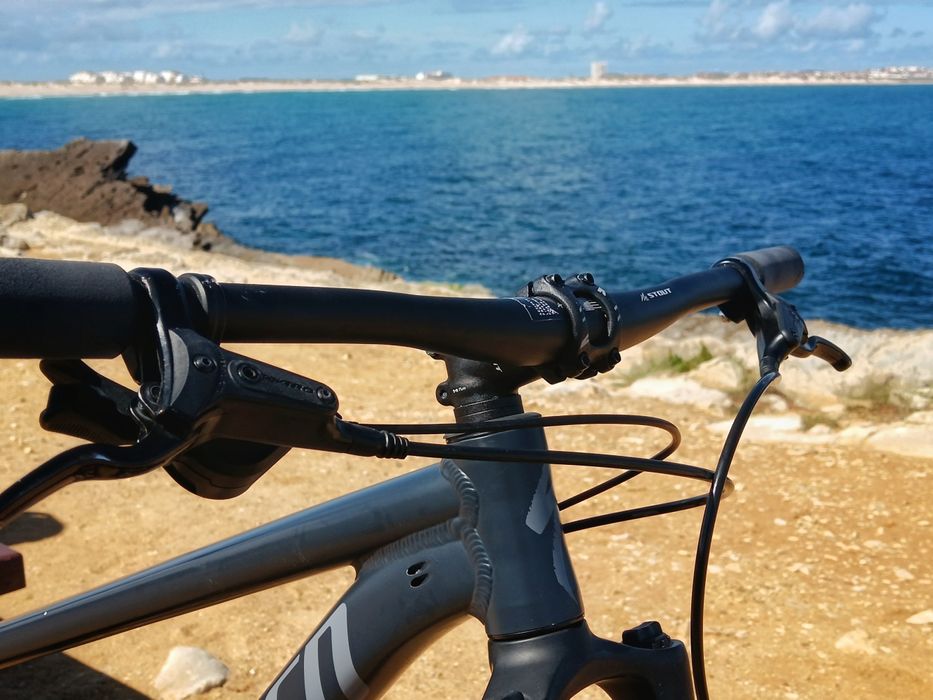 Specialized RockHopper - Roda 29" - Tamanho M - Bicicleta BTT - XC