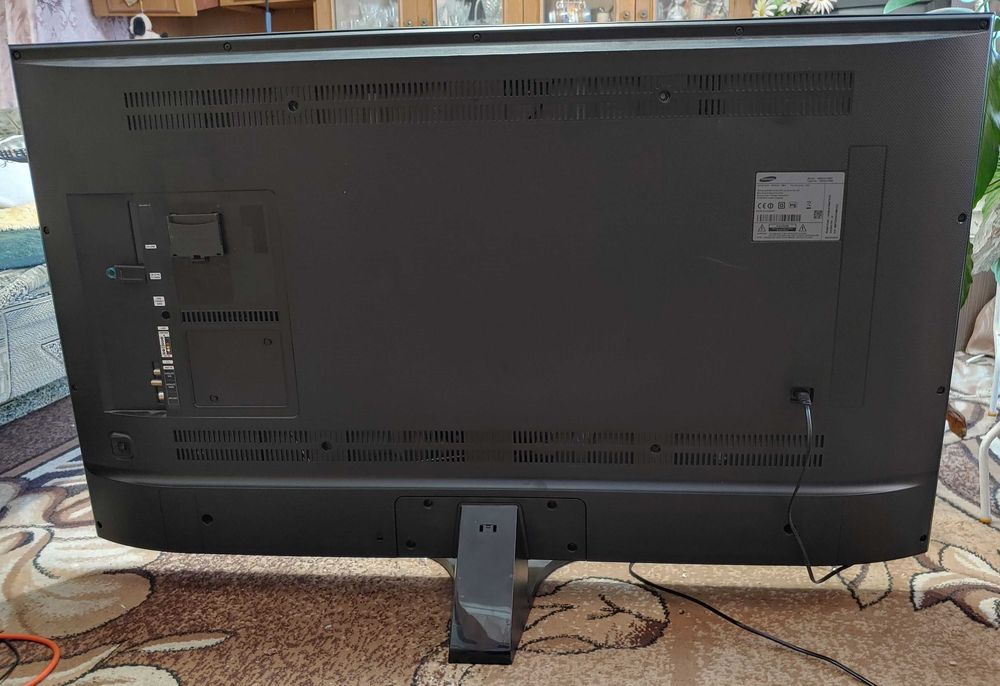 SAMSUNG UE48JU7090T/SMART/4K дефекти