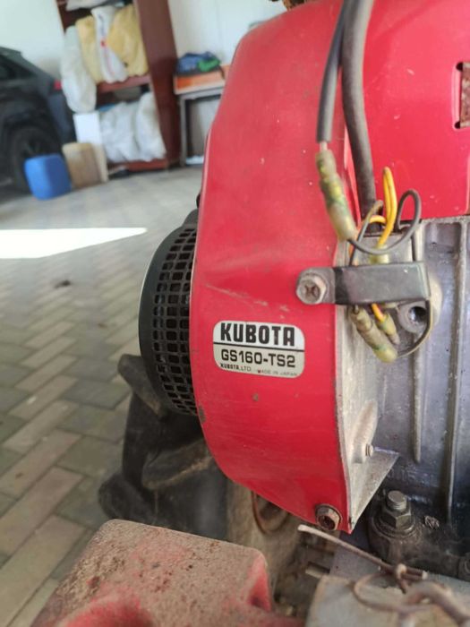 Traktor/dzik Kubota z przyczepką