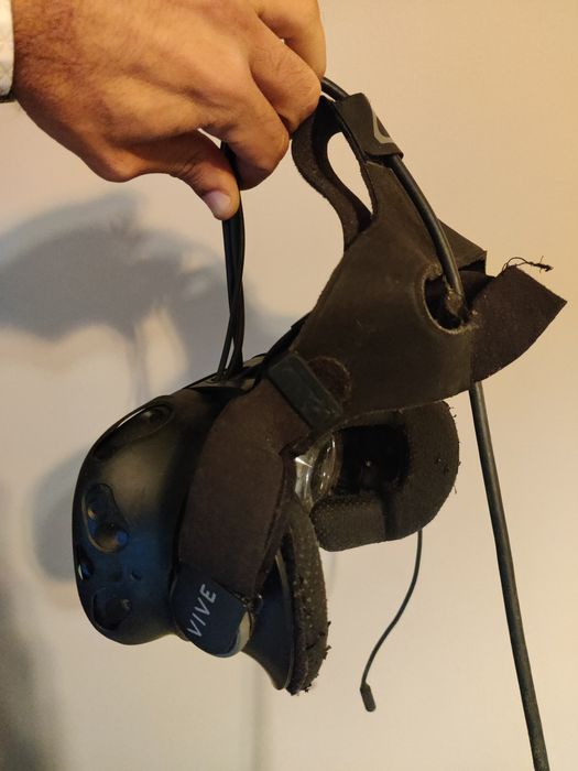 Óculos VR HTC Vive Usado com comandos e 1 base station