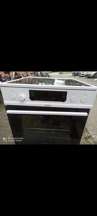 Kuchenka elektryczna z plytą ceramiczną