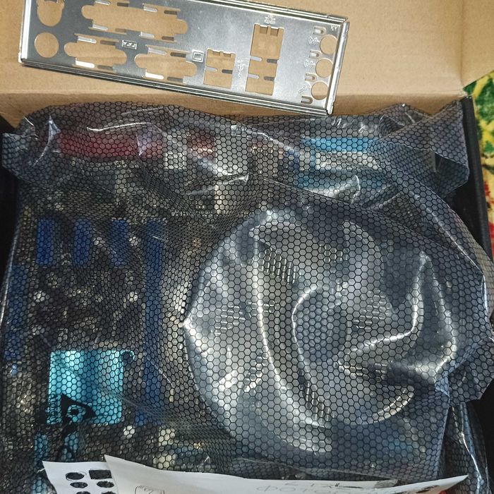 Продам материнку + процессор + память