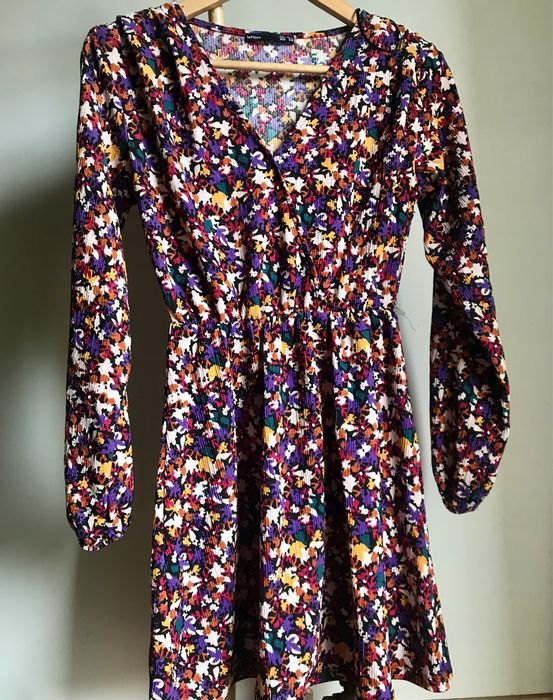 Vestido floral manga comprida.