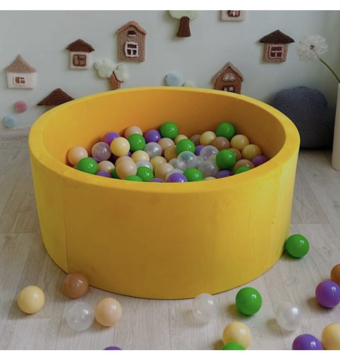 Сухий басейн з кульками