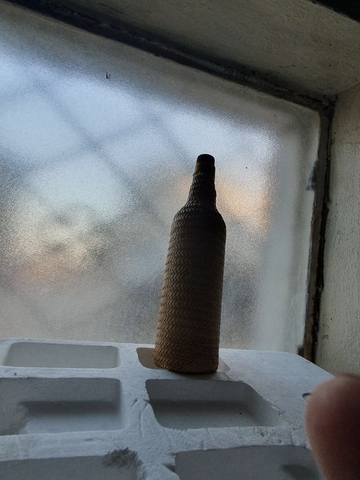 Botelha para bebidas fortes com doseador.