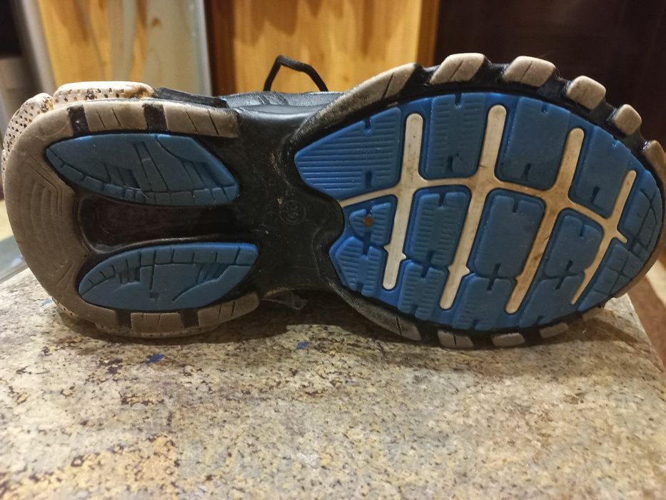 Кроссовки подростковые