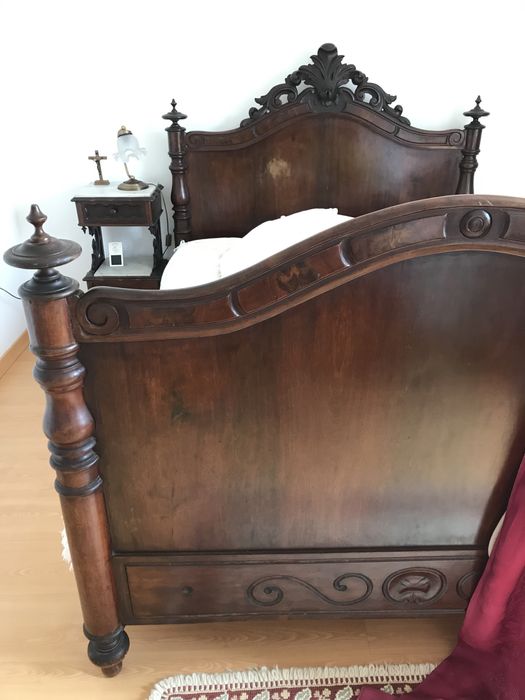 Cama de estilo antigo ( séc. XIX)