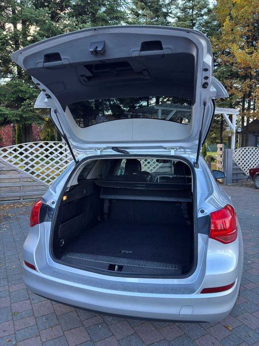 Продам Opel Astra J