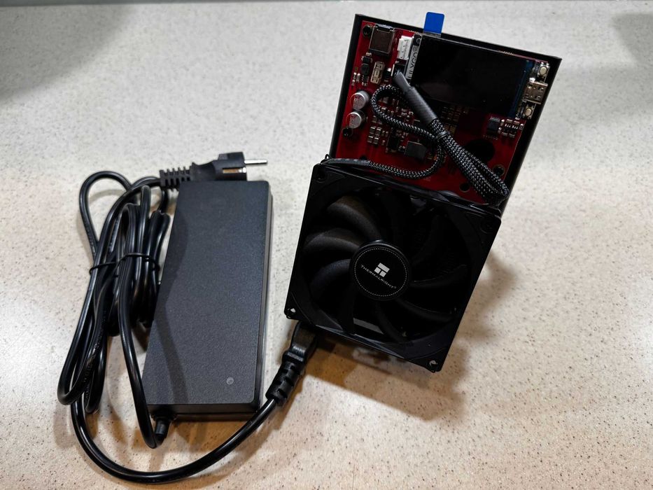 Koparka kryptowalut Bitcoin Nerdqaxe++ 4.8TH/s Warszawa Śródmieście • OLX.pl