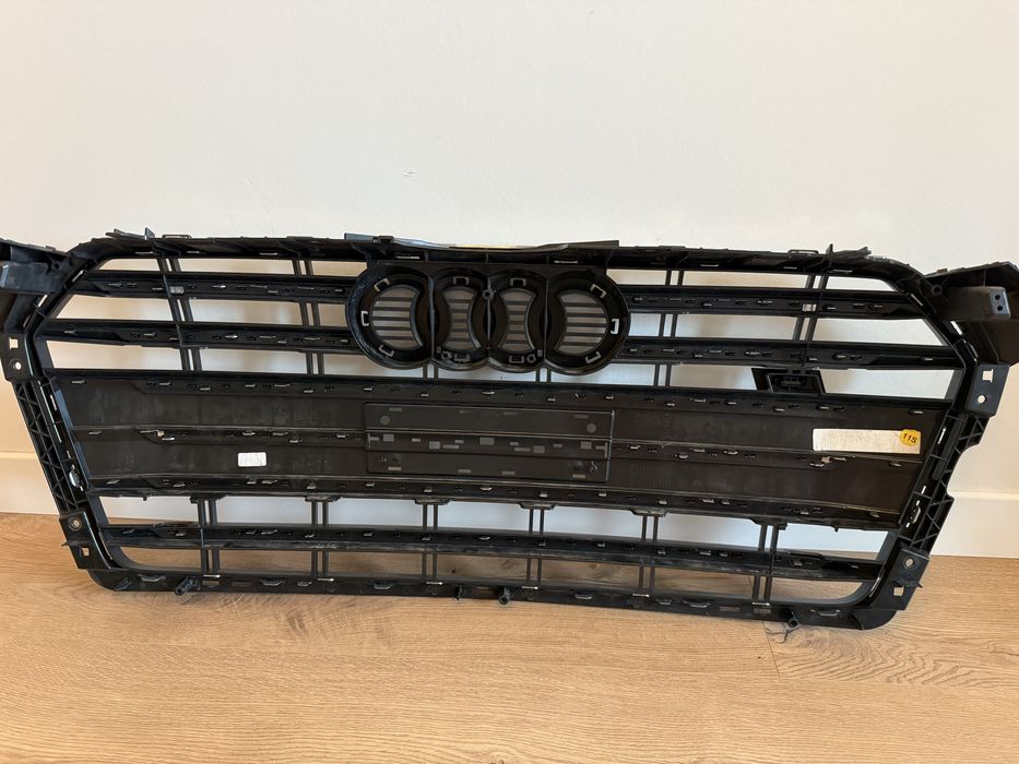 Решітка радіатора Audi A5 S5 B9 оригинал made in Germany