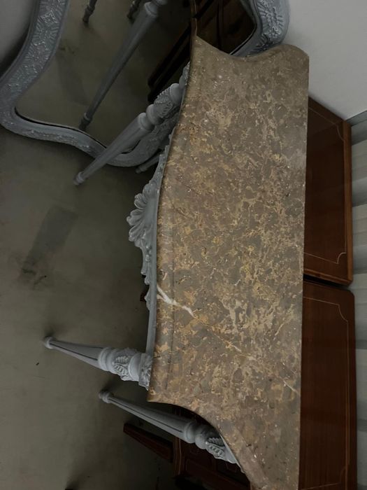 Comoda , espelho , mesa e cadeiras