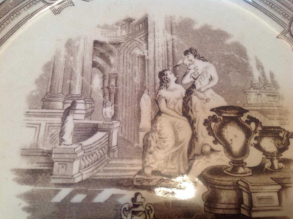 Dois pratos Wedgwood motivo Minerva