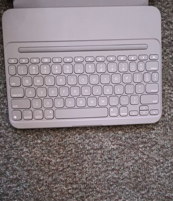 Чохол Logitech Slim Folio для iPad 10-го покоління