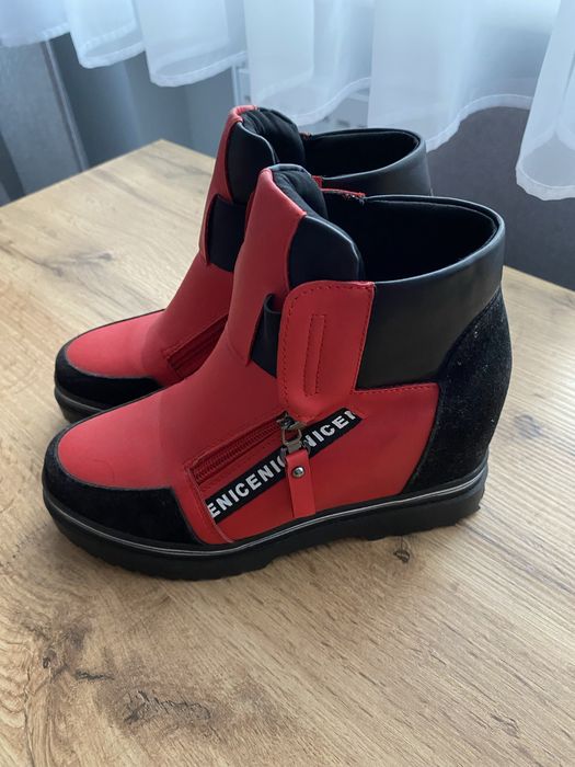 Botki damskie czerwono-czarne