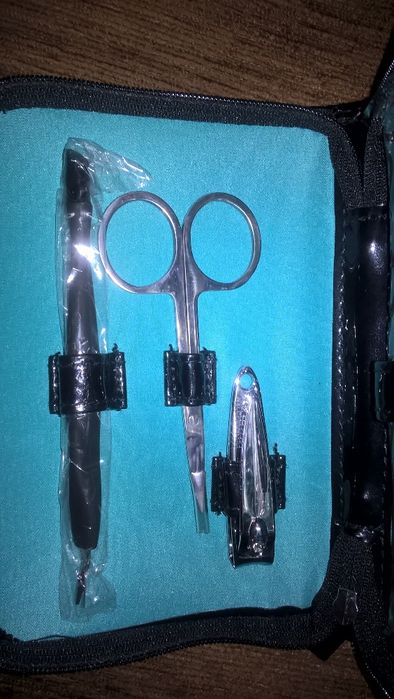 Zestaw do manicure i makijażu nowy sprzedam