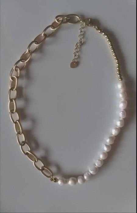 Colar de aço  dourado com pedras 8,50 € cada   |   5 Colares 35€