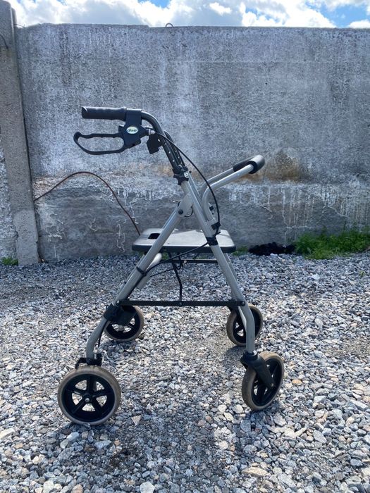 Продам инвалидную коляску