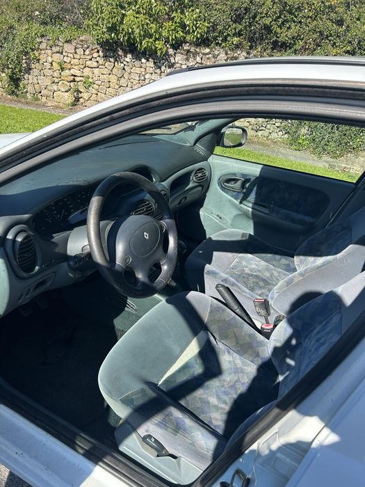 Renault megane 1.4 em muito bom estado