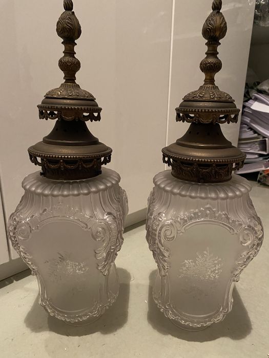 2candeeiros de parede , 2 globos vidro e metal